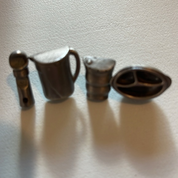 Tupperware pewter cork board pins - Picture 2 of 4